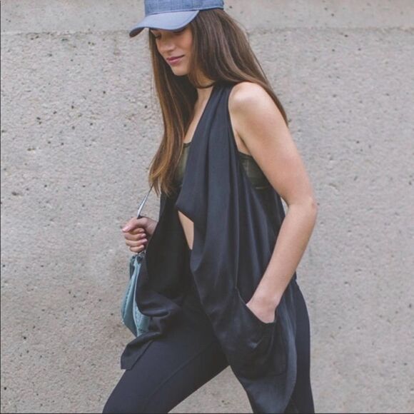 Lululemon Tranquility Sleeveless Wrap - Picture 1 of 13
